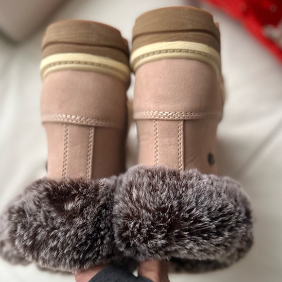 Women’s Size 8.5 M Soft Pink fur Lugz Boot NWT - Picture 2 of 7